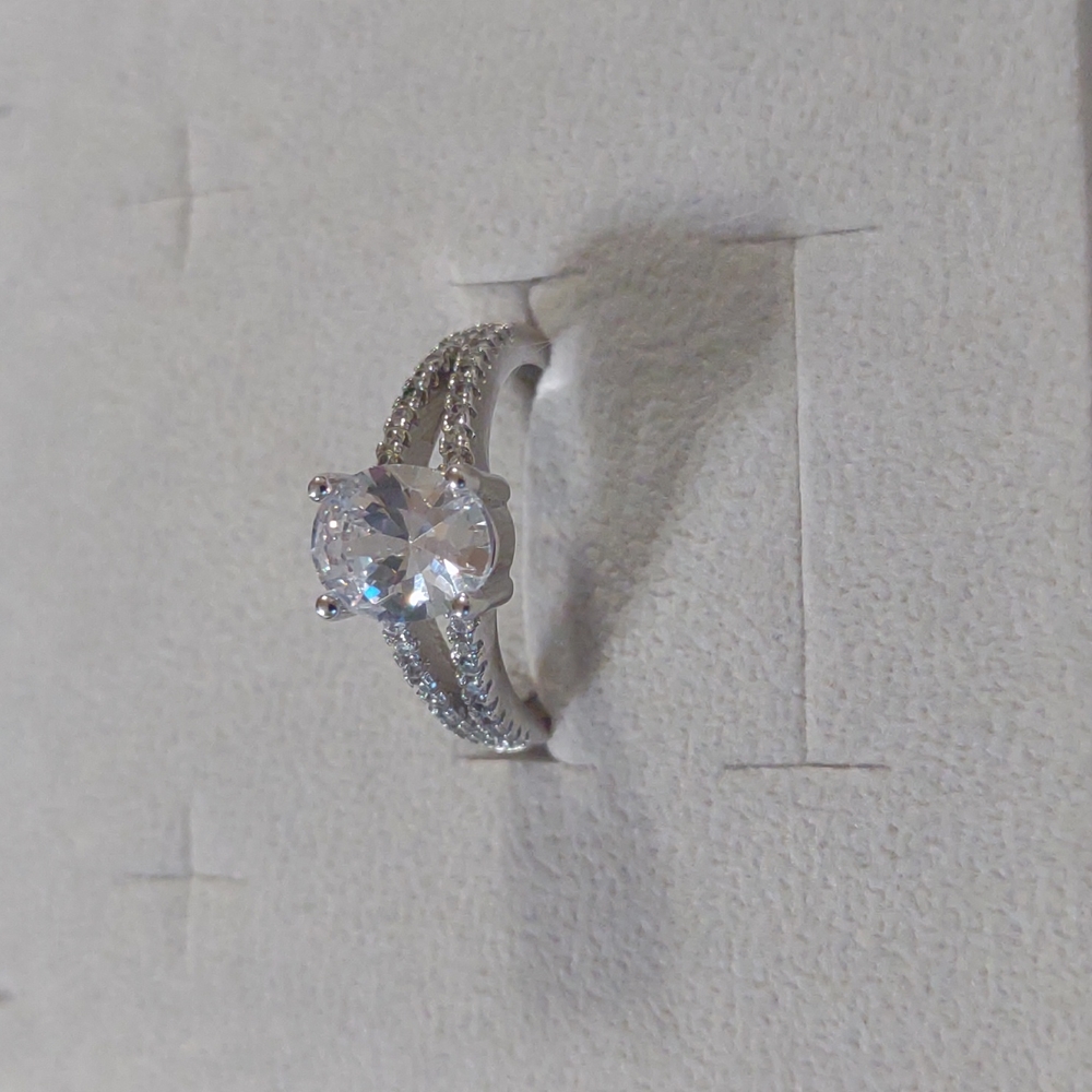 Sterling silver ring with artificial stones. Approx size 6. EUC